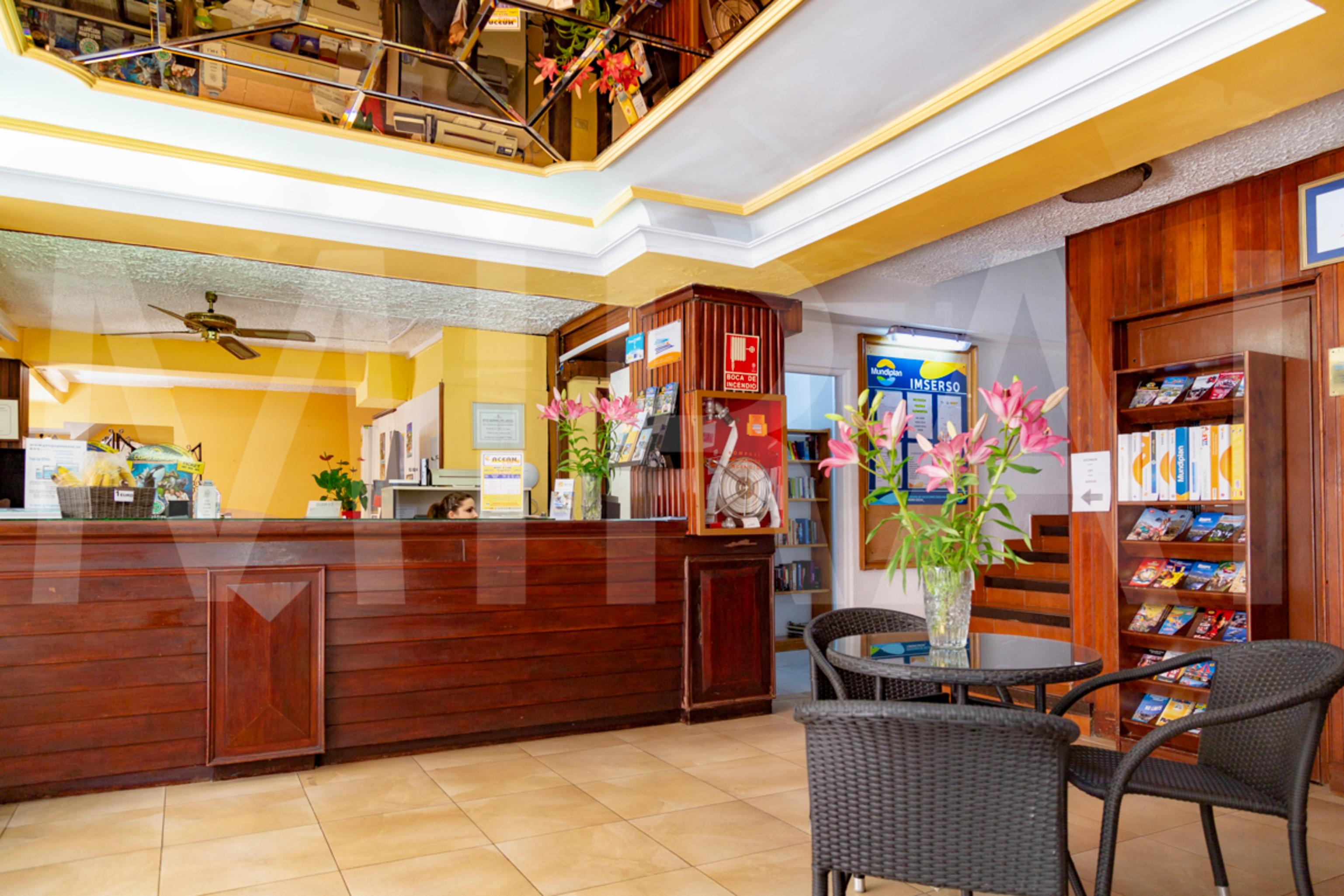 Hotel Tropical ปูแอร์โตเดลาครูซ ภายนอก รูปภาพ