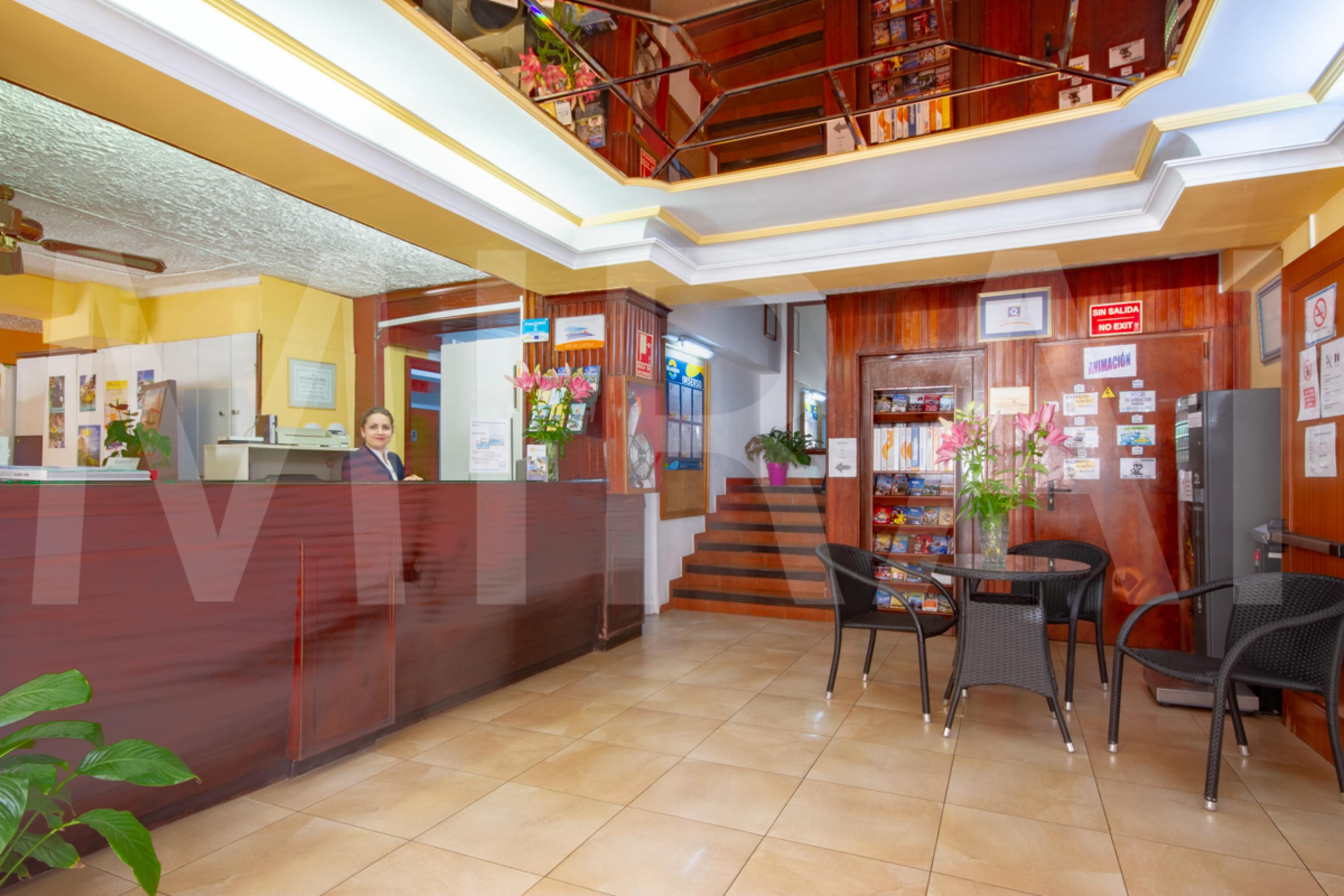 Hotel Tropical ปูแอร์โตเดลาครูซ ภายนอก รูปภาพ
