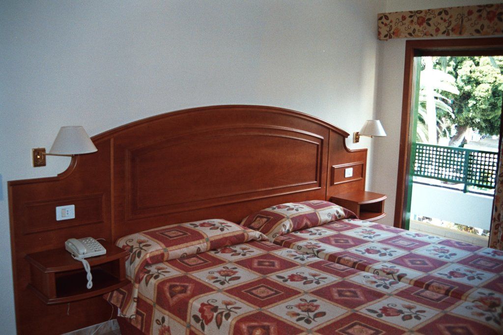 Hotel Tropical ปูแอร์โตเดลาครูซ ภายนอก รูปภาพ